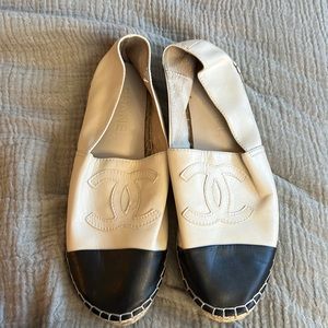 Chanel espadrille flats. Cream and black lambskin